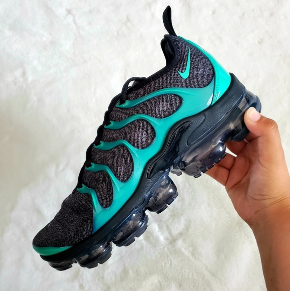 nike vapormax plus emerald